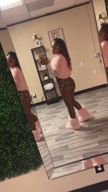 Petite Mami, 20  female escort, Winston-Salem