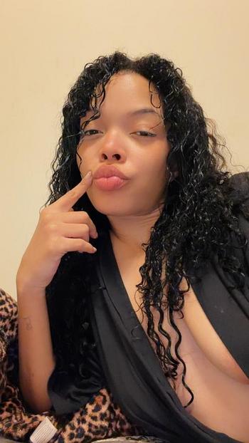 Koi, 24  female escort, Winston-Salem